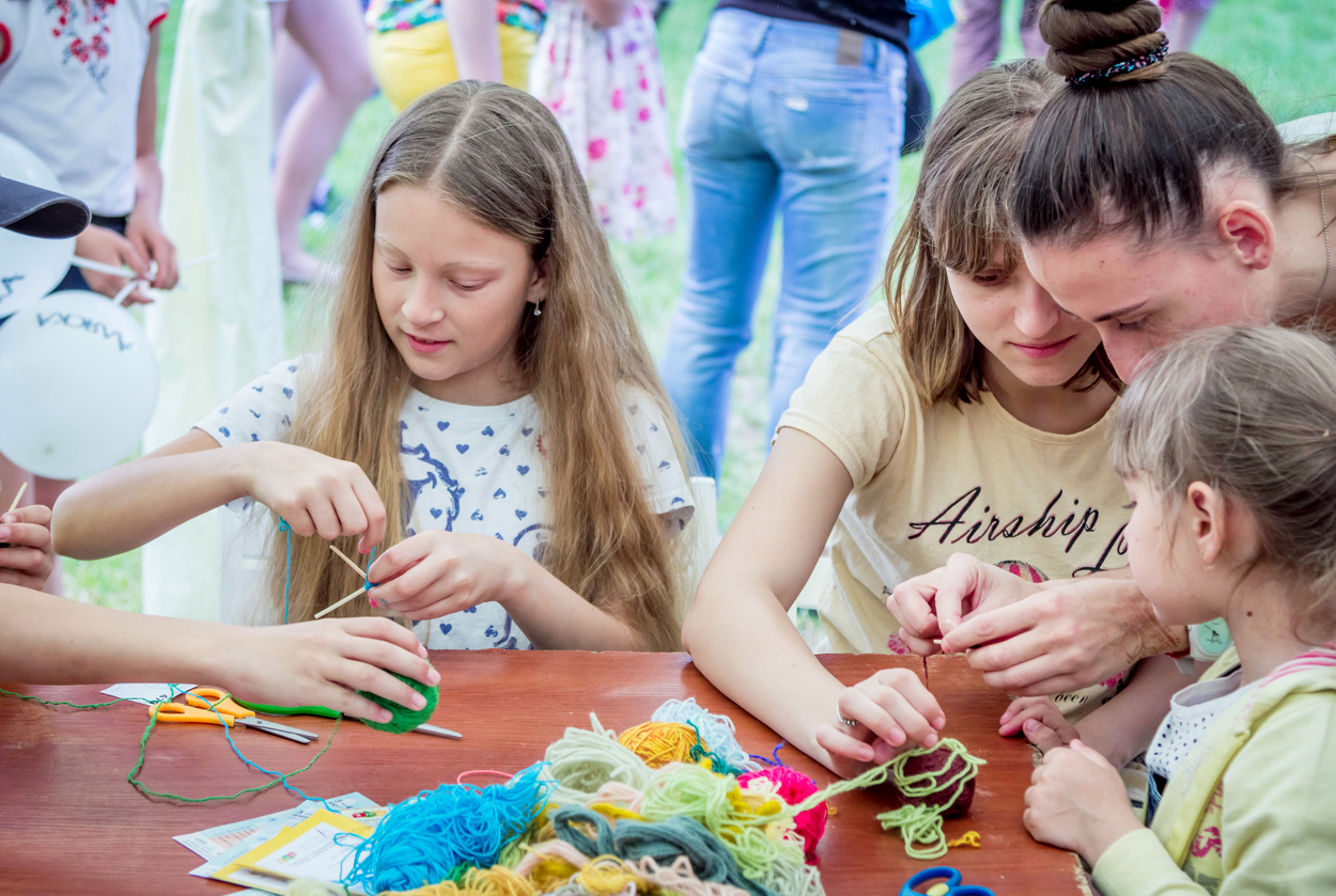 Art and craft - knitting workshop for children